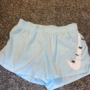 Women’s medium nike athletic shorts